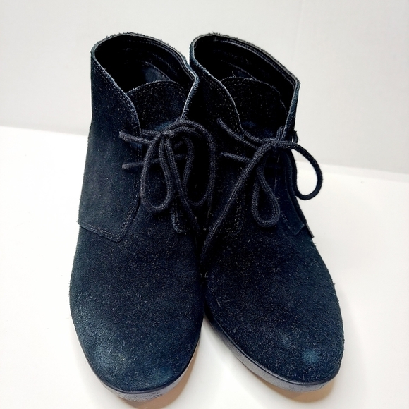 CROCS Leigh Ankle Boots Black Suede Wedge Heel Lace Booties Womens Shoe Size 6.5 - Picture 14 of 15
